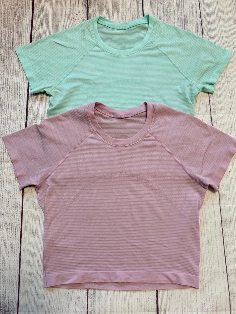 2 Lululemon Swiftly SS Cropped Tee bundle